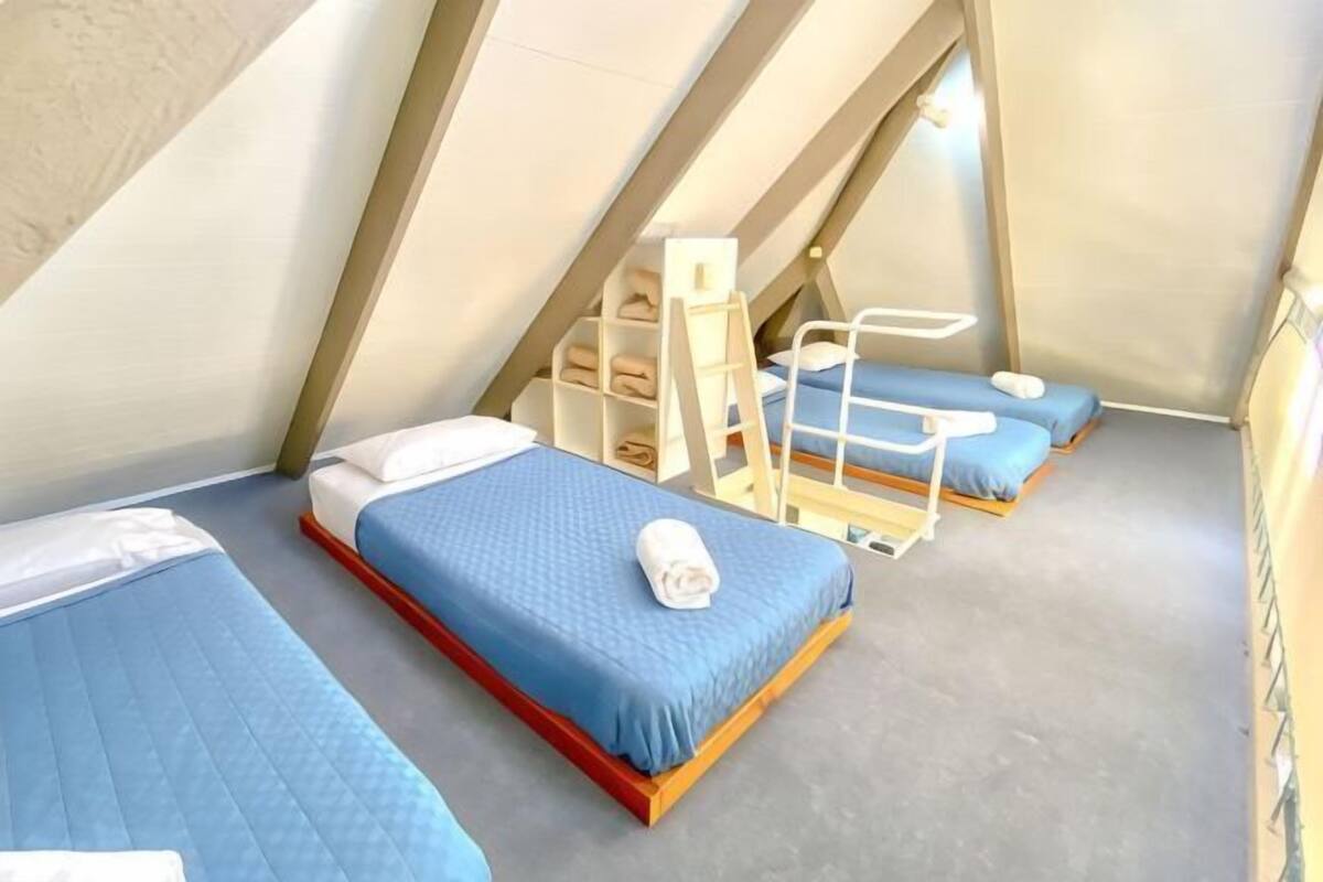 Iron/ironing board, WiFi (free)