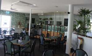 Se sirven desayunos y cenas 