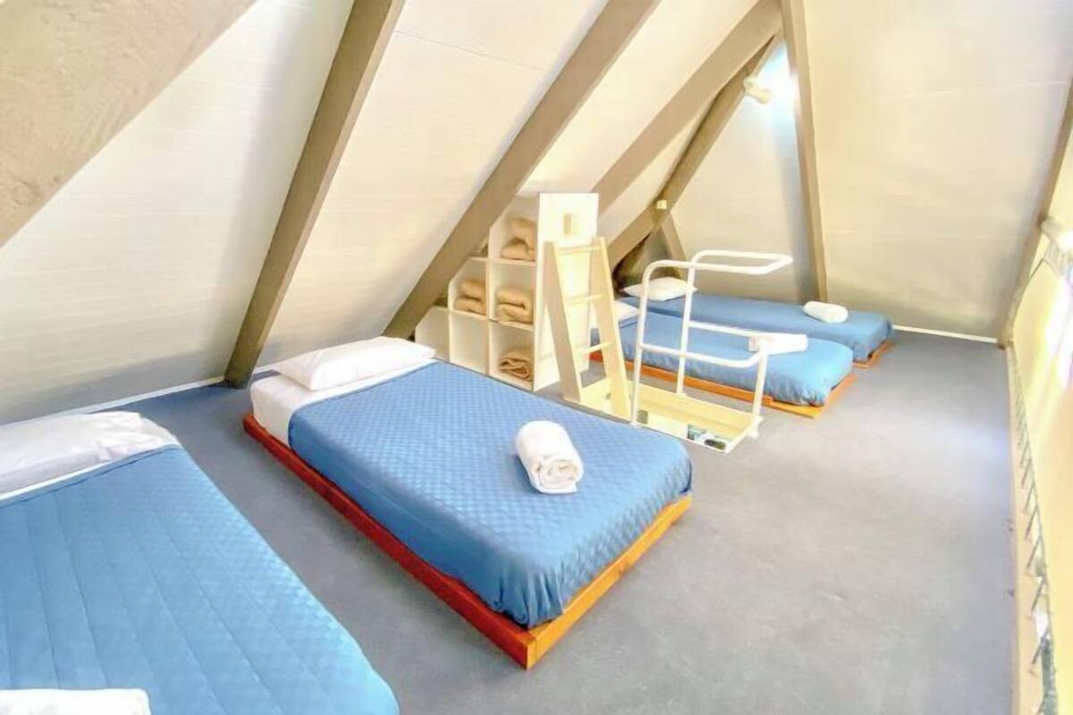 Iron/ironing board, WiFi (free)