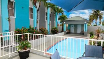 Outdoor pool, open 9 AM to 9 PM, sun loungers