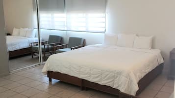 Room, 1 King Bed | Desk, blackout drapes, soundproofing, Internet