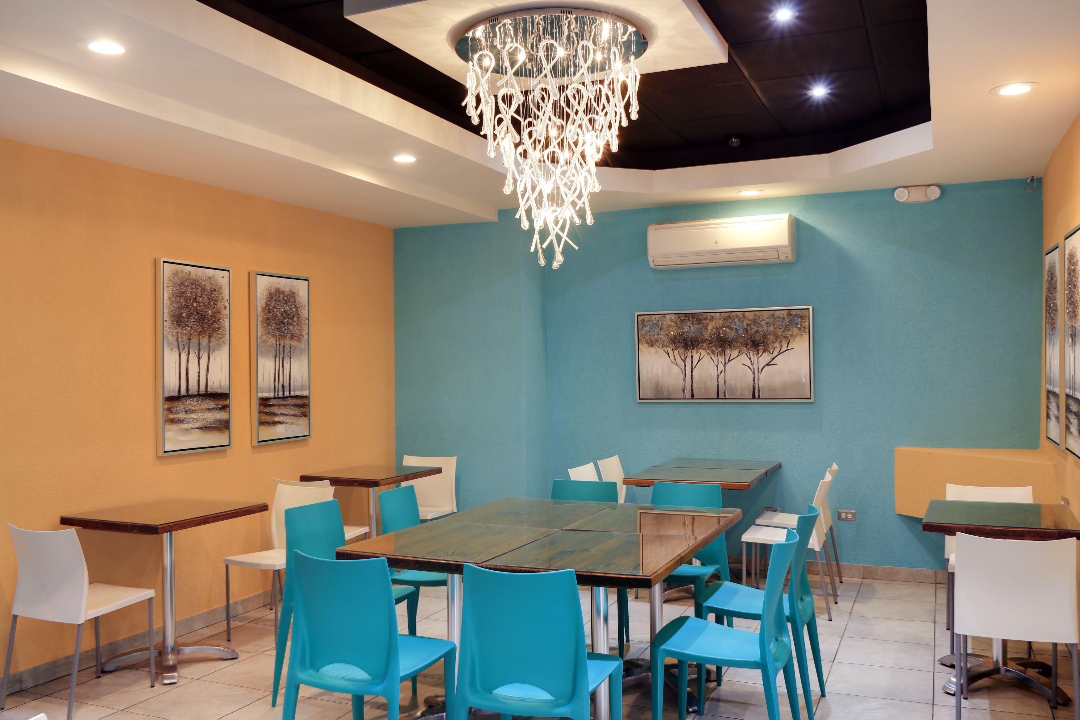 Tempat makan pasangan