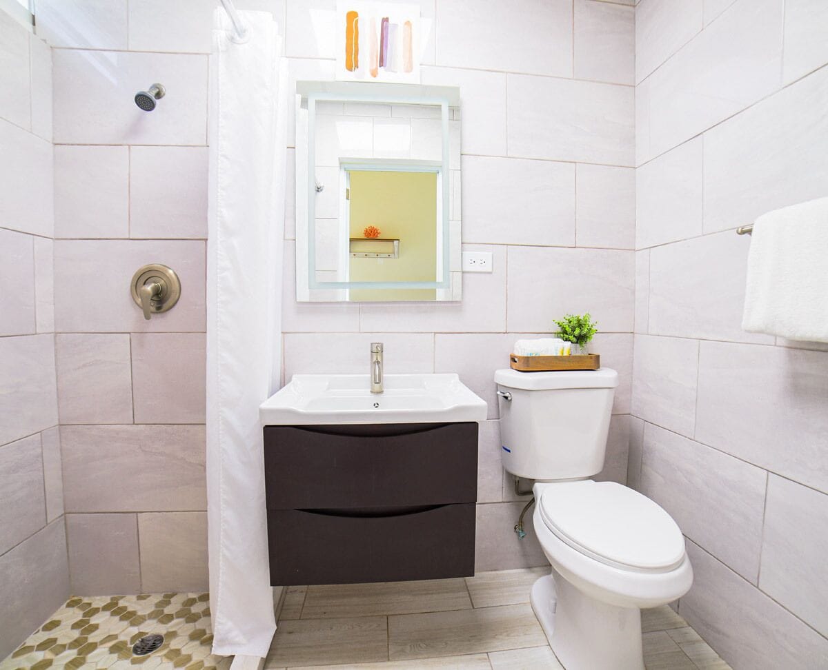 shower, free toiletries, towels