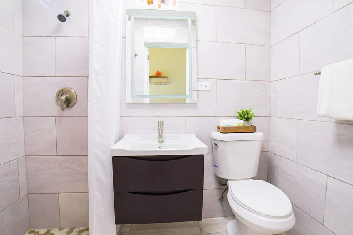 shower, free toiletries, towels