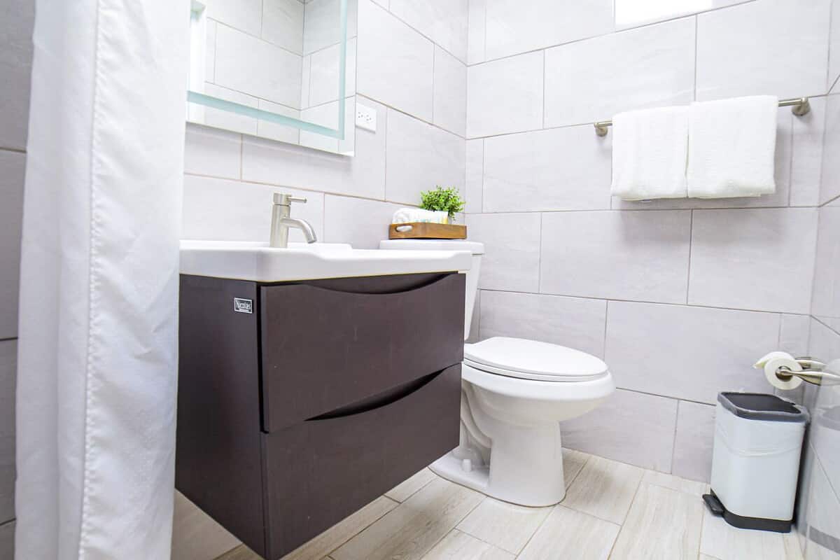 shower, free toiletries, towels