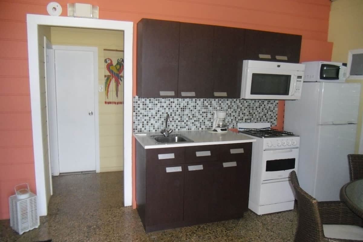 fridge, microwave, coffee/tea maker