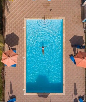 Outdoor pool, pool umbrellas, sun loungers