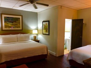 ستائر تعتيم ومكواة/لوح كي وواي فاي مجانًا وملاءات أسرّة