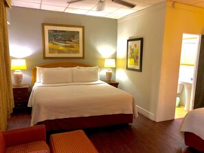 Queen Deluxe | Mörkläggningsgardiner, strykjärn/strykbräda, gratis wi-fi och sängkläder