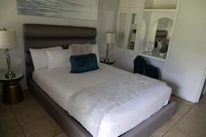 Quarto luxo, 1 cama Queen e sofá-cama | Individualmente mobiliados, Wi-Fi de cortesia, roupa de cama