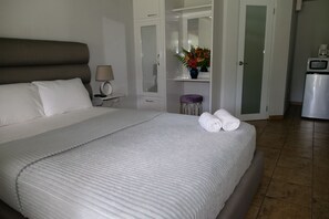 Suite estudio, 1 cama Queen size | Muebles diferentes, wifi gratis y ropa de cama 