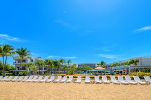 Plage, chaises longues