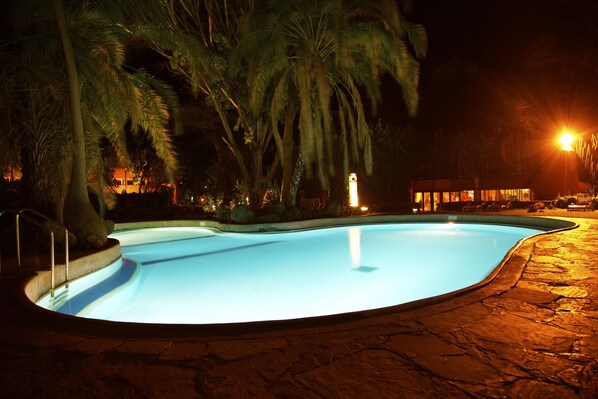Outdoor pool - Amboseli Serena Safari Lodge (Amboseli)
