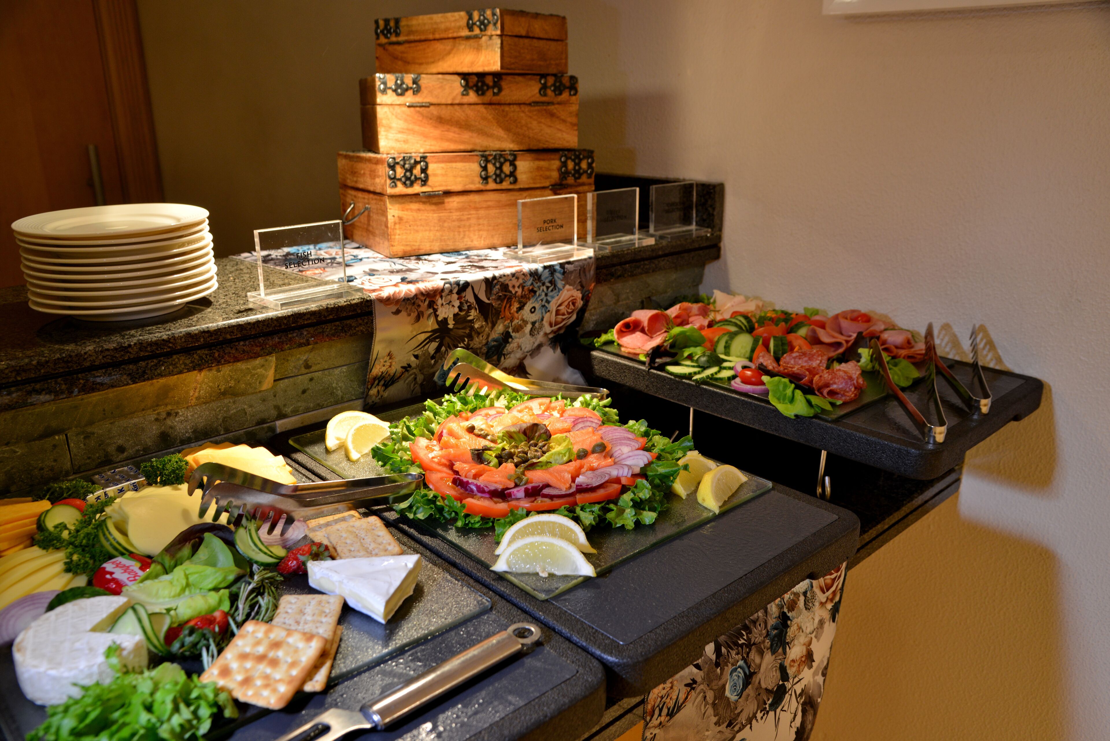 daily buffet breakfast (zar 150 per person)