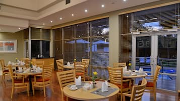 Desayuno buffet (ZAR 150 por persona)