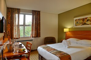 Premium bedding, in-room safe, desk, laptop workspace