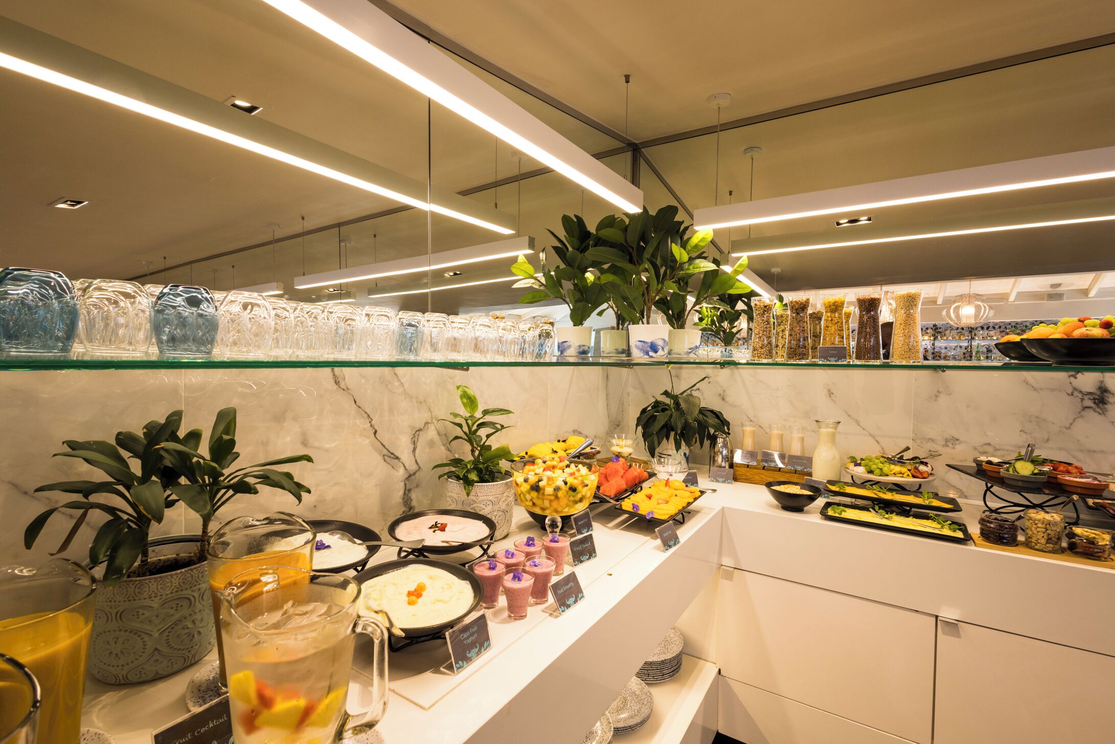 Daily full breakfast (ZAR 322 per person)