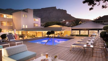 Outdoor pool, sun loungers