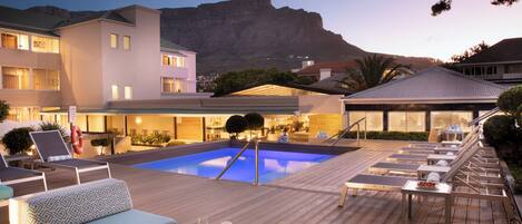 Outdoor pool, pool loungers