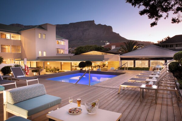 Outdoor pool, sun loungers - The Cape Milner (Cape Town)
