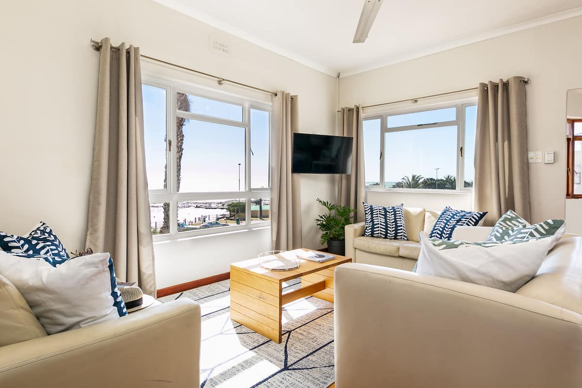 Tidal pool - 3 Bedroom Apartment | Area soggiorno | Smart TV 32 pollici con canali digitali, TV, Netflix
