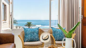Tidal Pool - Traditional Family 3 Bedroom | Living area | 32-inch Smart TV with digital channels, TV, Netflix