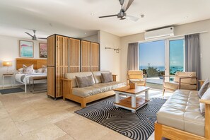 One Bedrooom Apartment - Beach Views | Tallelokero huoneessa, ilmainen Wi-Fi, vuodevaatteet