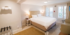 Premium bedding, minibar, in-room safe, individually decorated - De Waterkant House (Cape Town)