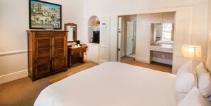Premium bedding, minibar, in-room safe, individually decorated - De Waterkant House (Cape Town)
