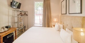 Standard Room, 1 King Bed (Elegant) | Premium bedding, minibar, in-room safe, individually decorated