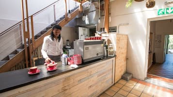 Daily cooked-to-order breakfast (ZAR 120 per person)