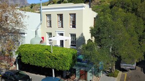 Unclassified image, 3 of 64, button - De Waterkant House (Cape Town)