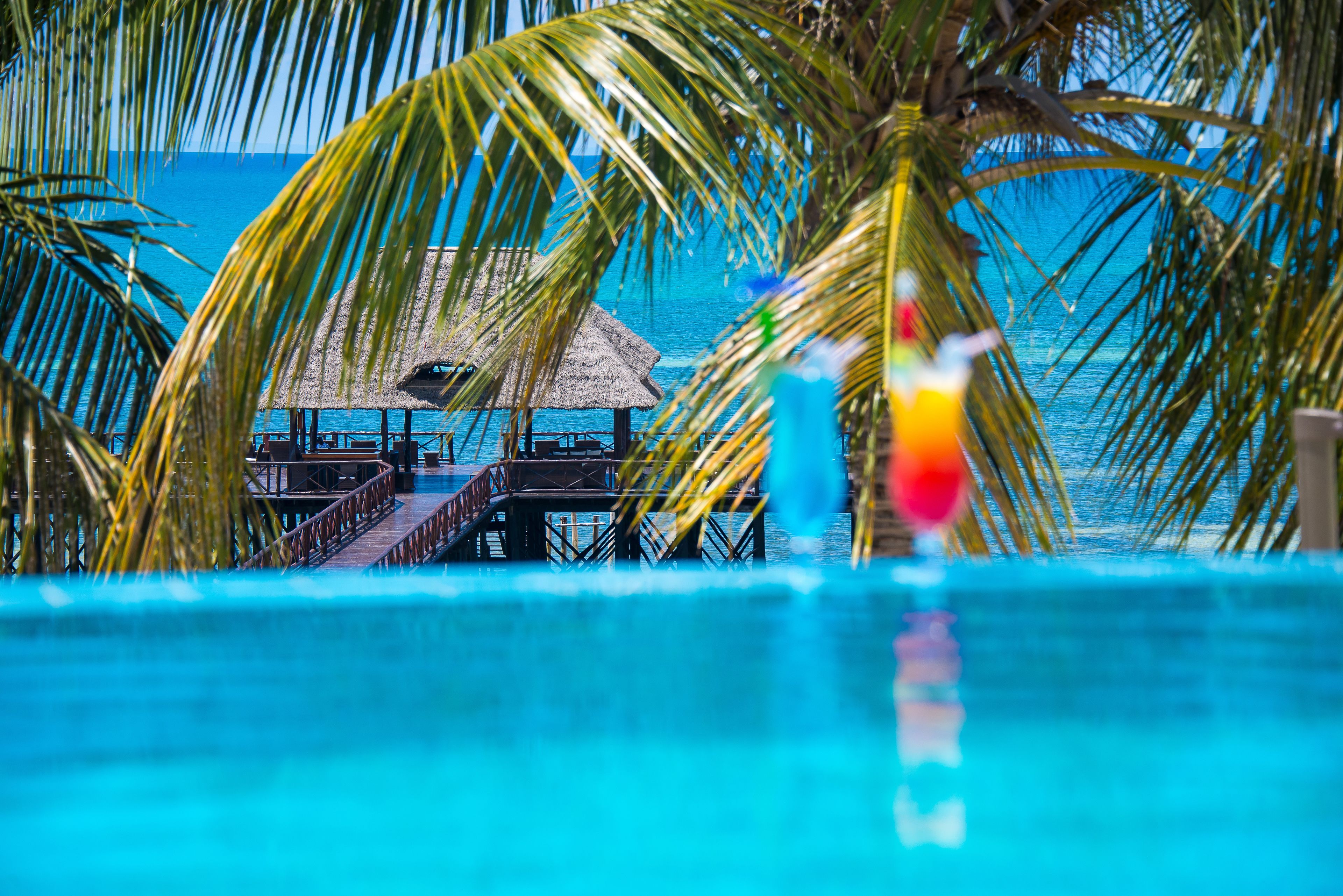 2 kolam renang terbuka, payung kolam, kerusi lepak pantai 