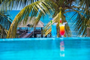 2 piscinas al aire libre, sombrillas, sillones reclinables de piscina