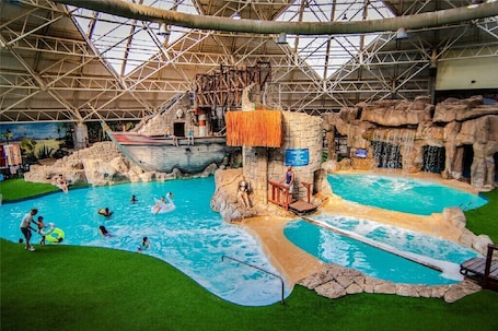 Área de juegos infantiles techada