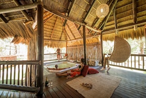 Bain à remous intérieur