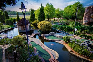 Mini-golf
