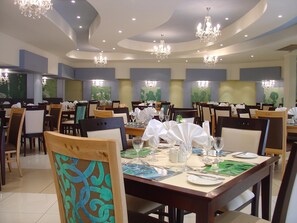 Daily continental breakfast (ZAR 210 per person)