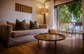 奢华套房, 2 张单人床 | 起居区 | 30-英寸纯平电视 （配备卫星频道）、电视