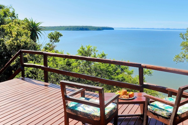 Donzen dekbedden, een minibar, een kluis op de kamer, een bureau