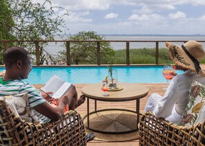 Outdoor pool, pool umbrellas, pool loungers - Malkoha Lake St. Lucia (KwaNibela)