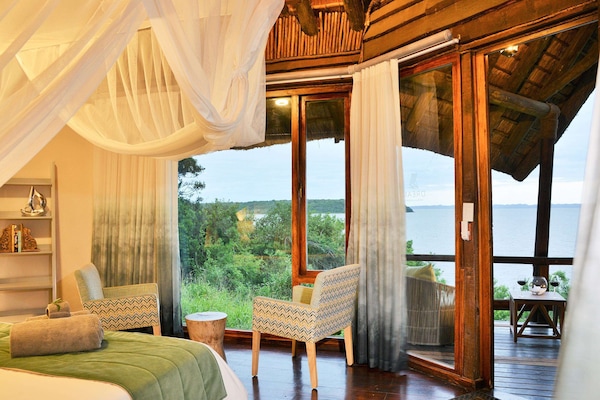 Down duvets, minibar, in-room safe, desk