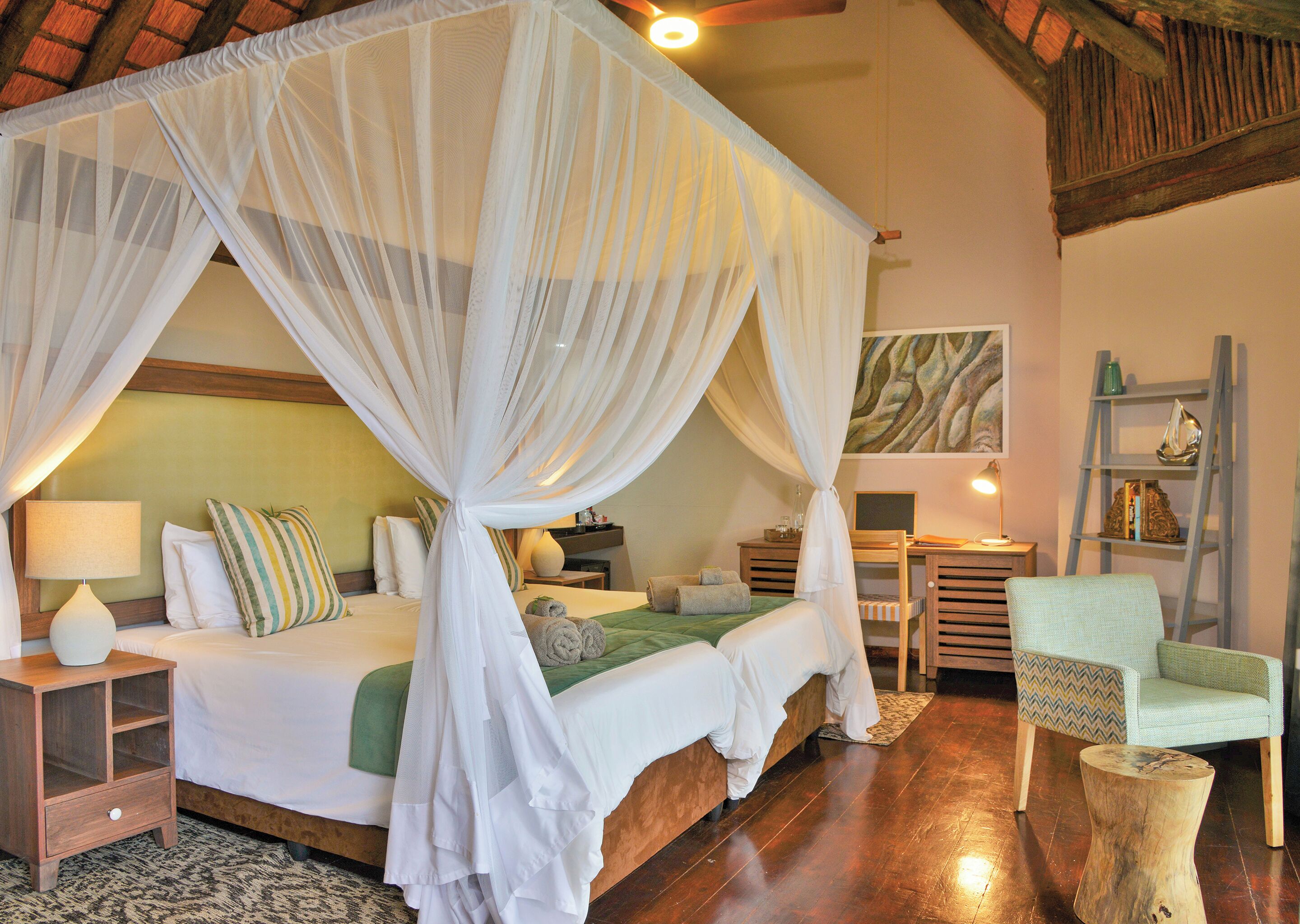 Dobbeltrom | Dundyner, minibar, safe på rommet og skrivebord