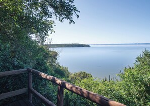 Deluxe Double Room, 1 King Bed, Bathtub, Lake View | Lake view