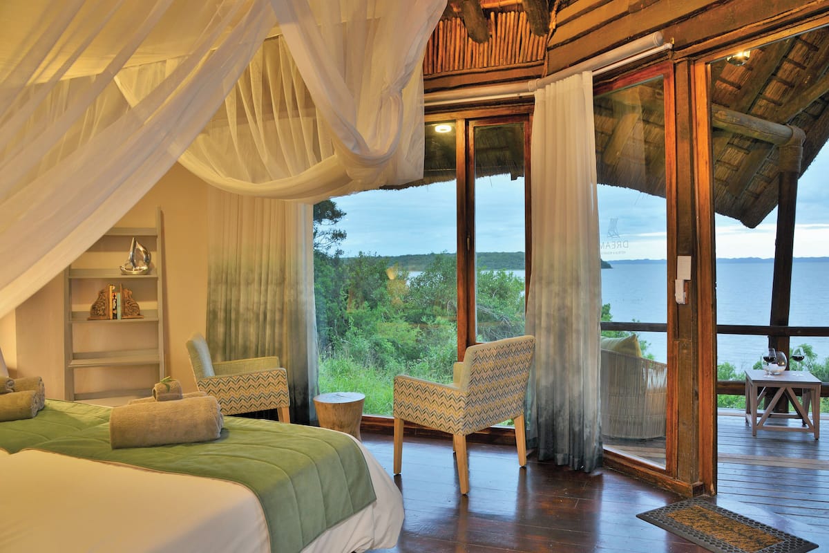 Down duvets, minibar, in-room safe, blackout curtains