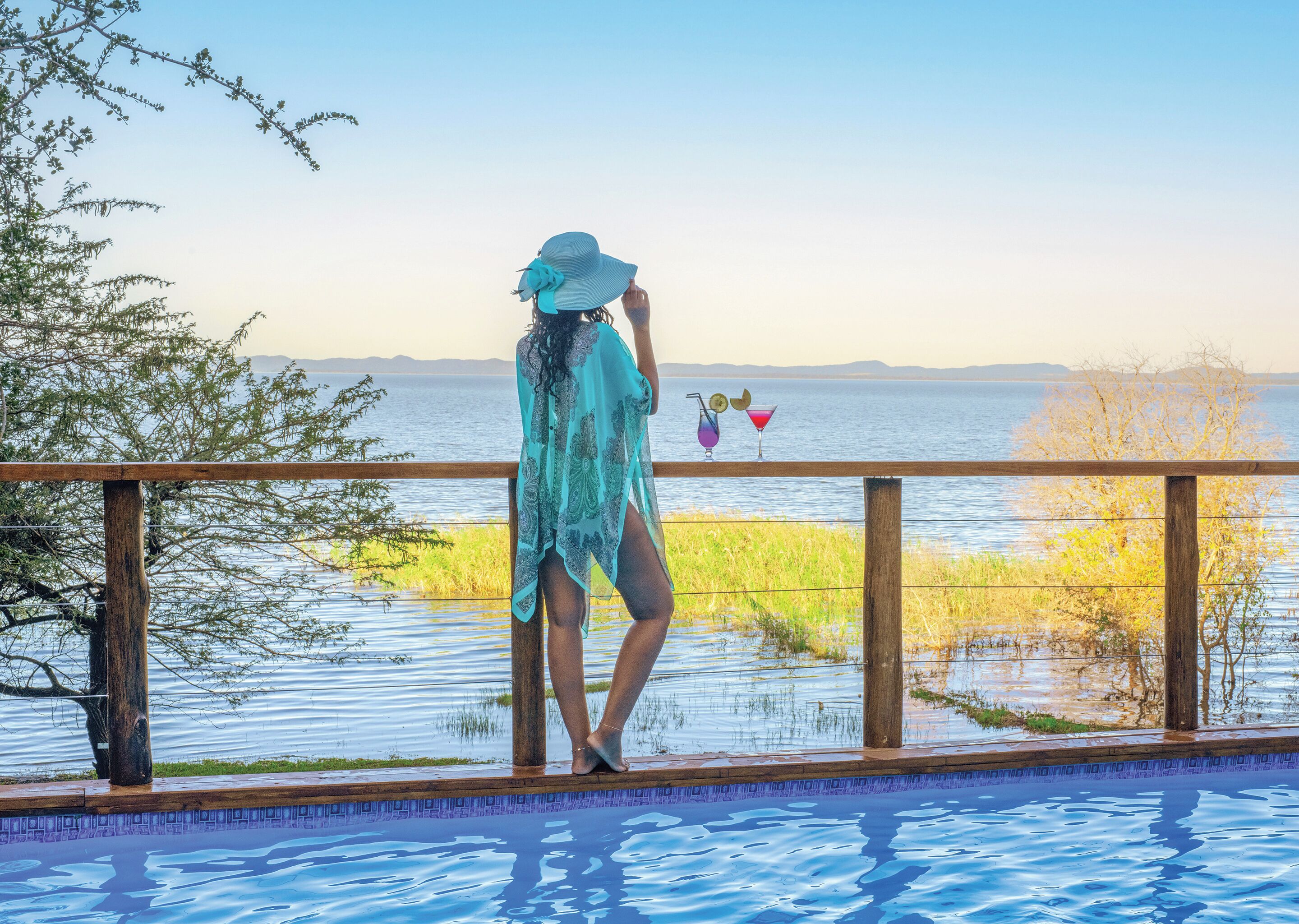 Utendørsbasseng, bassengparasoller og solsenger