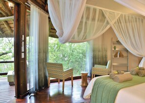 Double Room | Gebar bulu kapas, bar mini, peti besi dalam bilik 