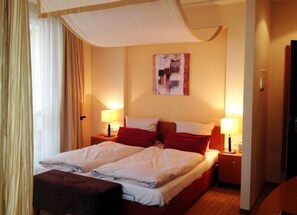 Comfort Double Room | Premium bedding, down comforters, minibar, in-room safe - Ringhotel Bundschu (Bad Mergentheim)