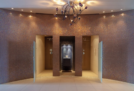 Un sauna, baño turco, aromaterapia, reflexología, 1 sala de tratamiento