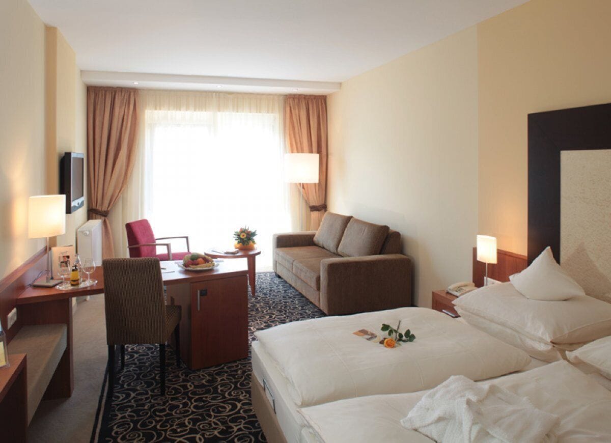 Hochwertige Bettwaren, Daunenbettdecken, Minibar, Zimmersafe